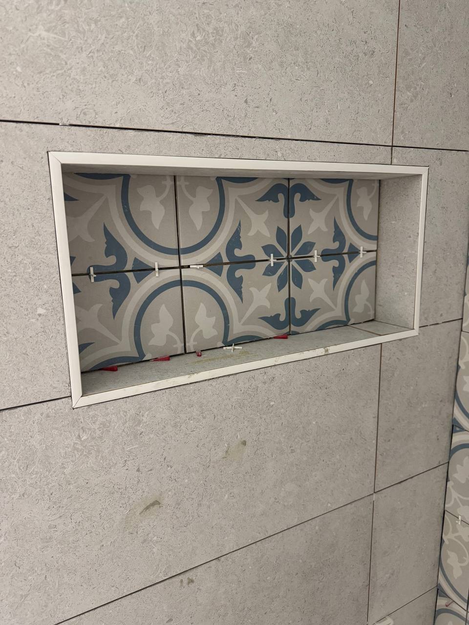 Tegelwerk en douchehoek na renovatie
